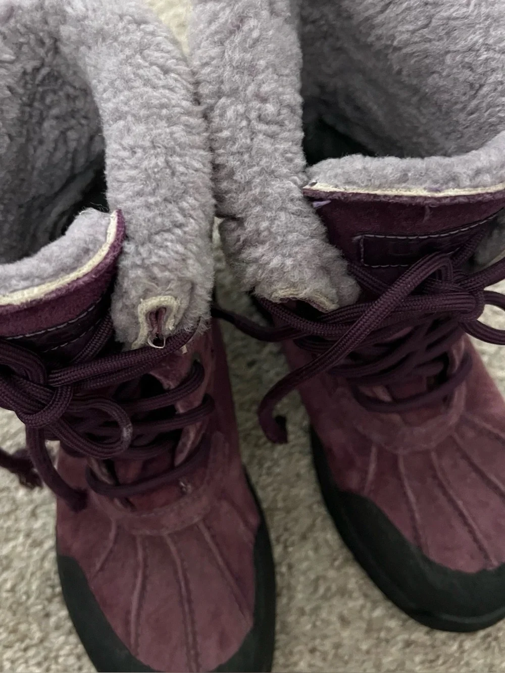 UGG Vibram Kids Plum Suede Lace-Up Winter Boots with Shearling Cuff Size 1